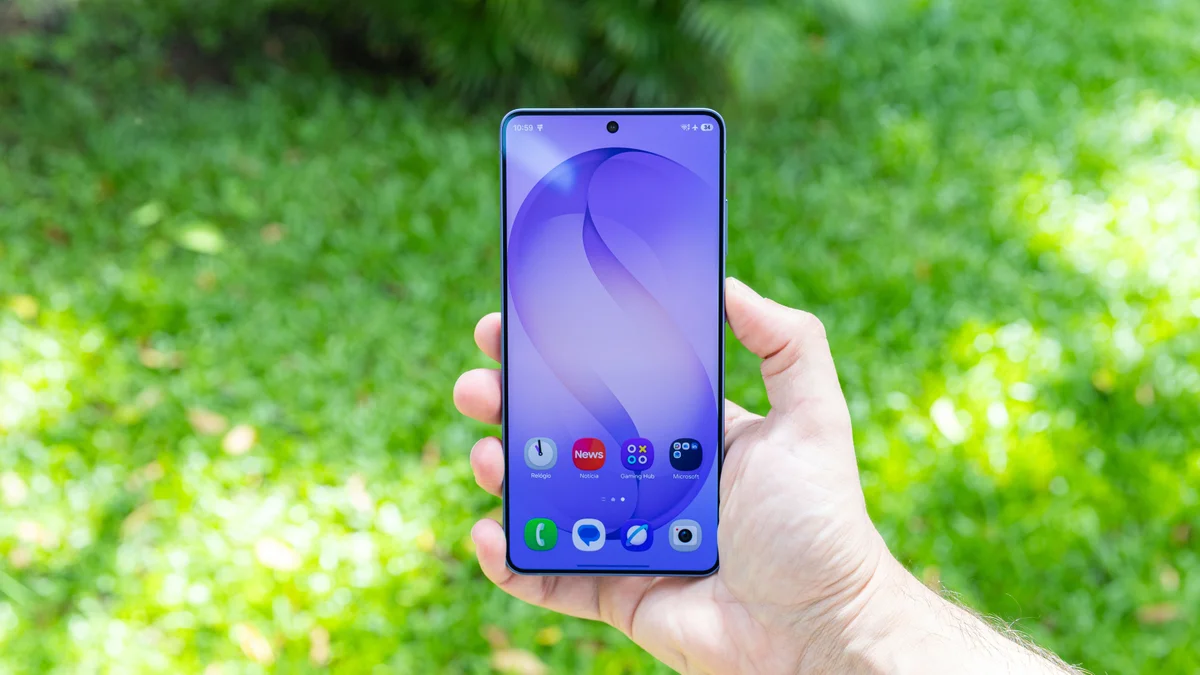Celular Samsung com tela vermelha? Correção chegará via update; saiba quando