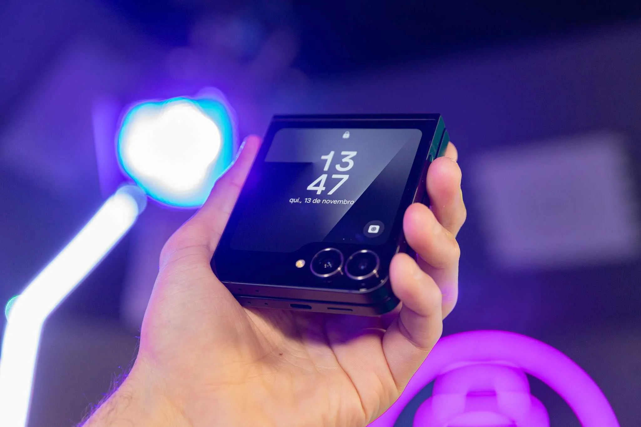 Dobrável da Samsung despenca para R$ 2.699 em oferta do Magalu