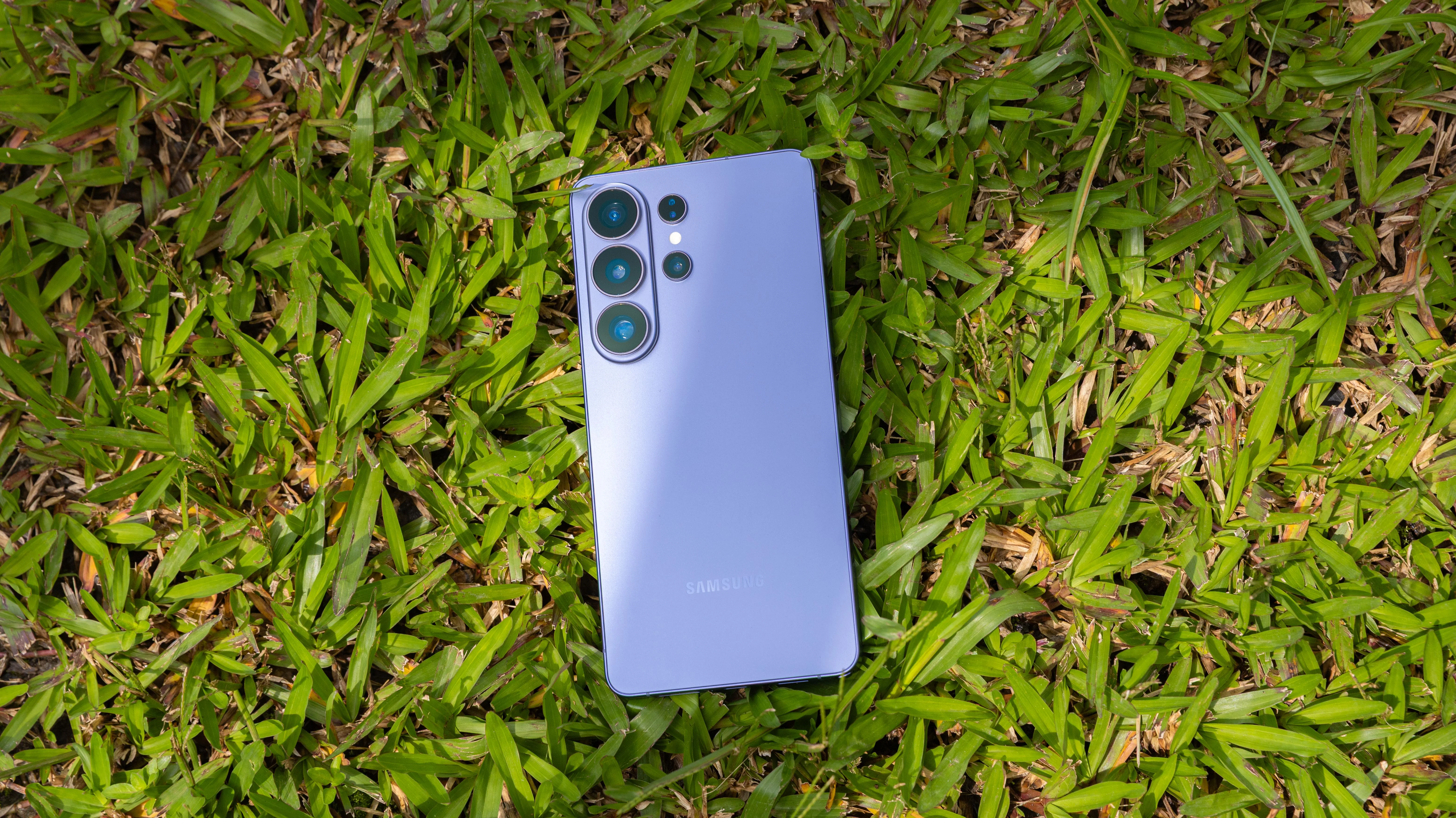 Galaxy S27 Ultra pode perder câmera: Samsung reduz zoom óptico do topo de linha