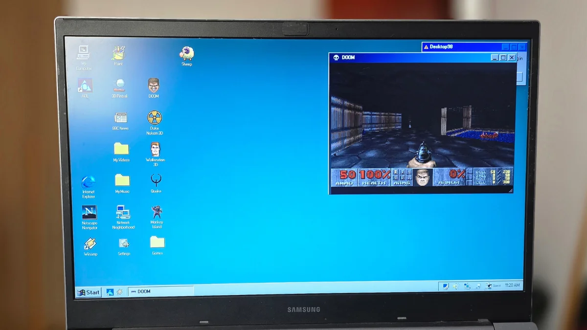 Simulador recria Windows 98 e jogos como DOOM no navegador