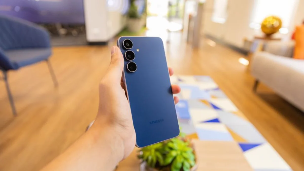Galaxy S26 FE tem design revelado em vazamento de capinhas; veja fotos