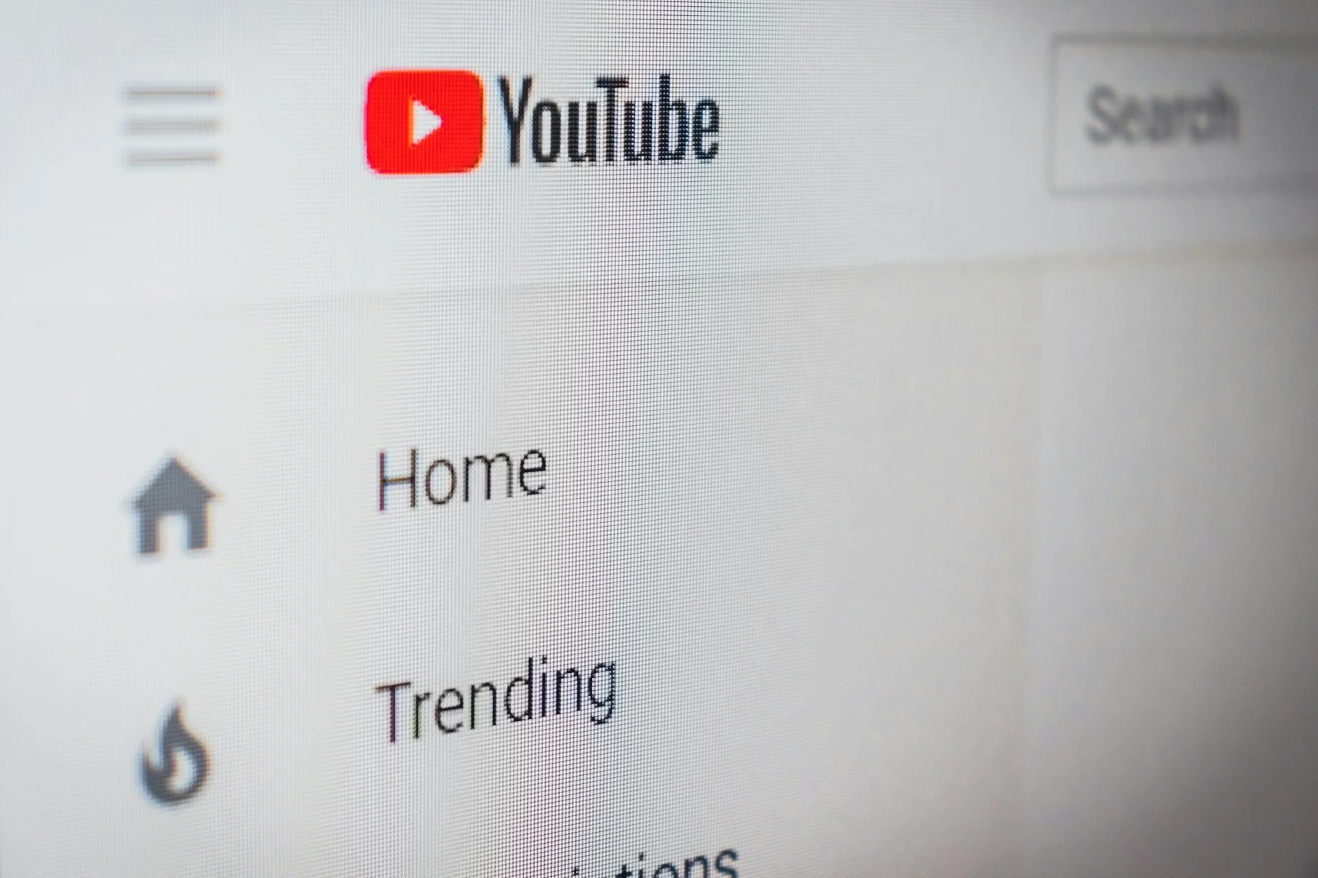 YouTube declara guerra contra conteúdo feito por IA e desmonetiza vídeos