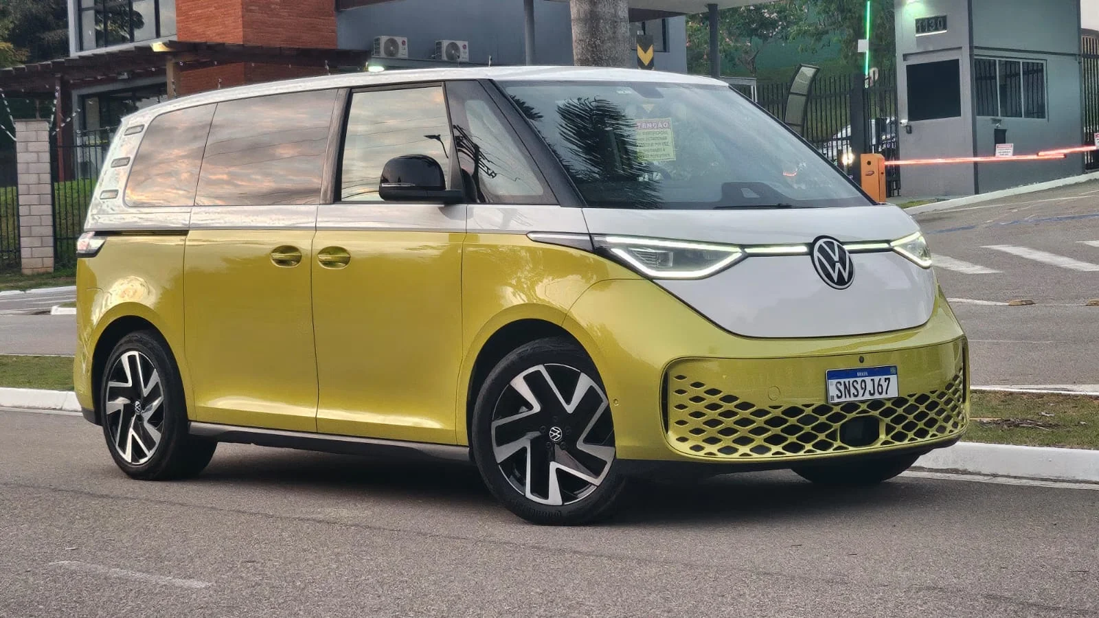 Alemão viaja 80 mil km em carro elétrico e espera pelo Guinness