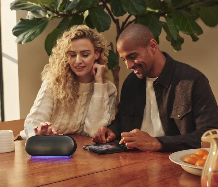 Dona da JBL lança caixa de som luxuosa no Brasil; veja preço e especificações
