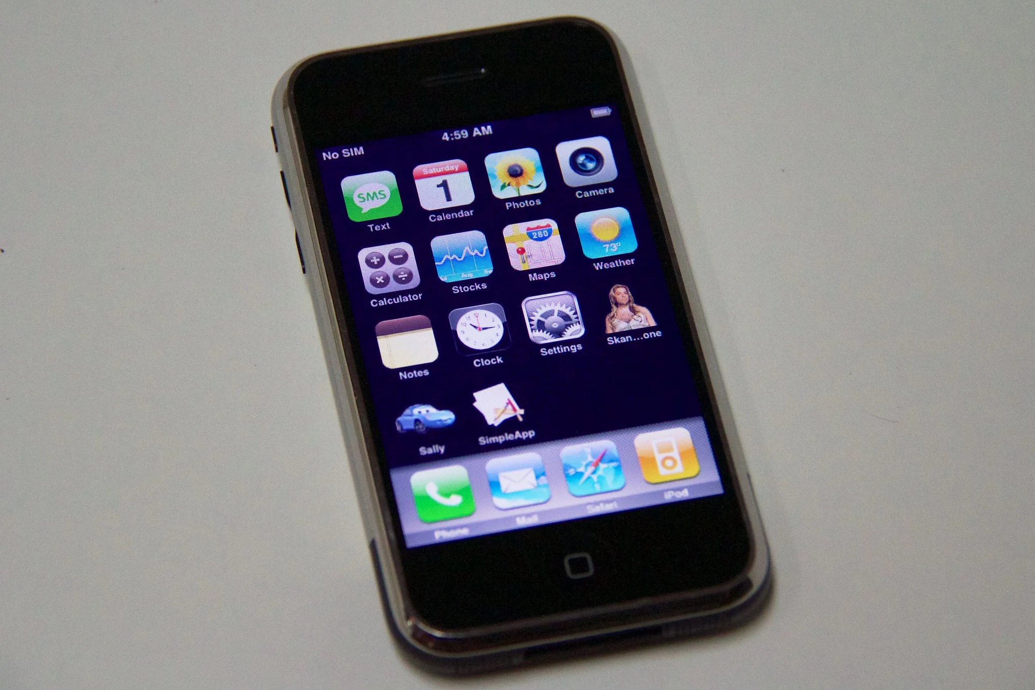 Fim de uma era: 1º iPhone perde acesso às redes móveis de vez com a queda do 2G