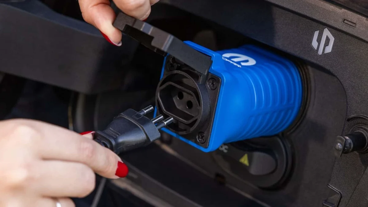 Carro elétrico como gerador? Acessório transforma veículo em "powerbank"