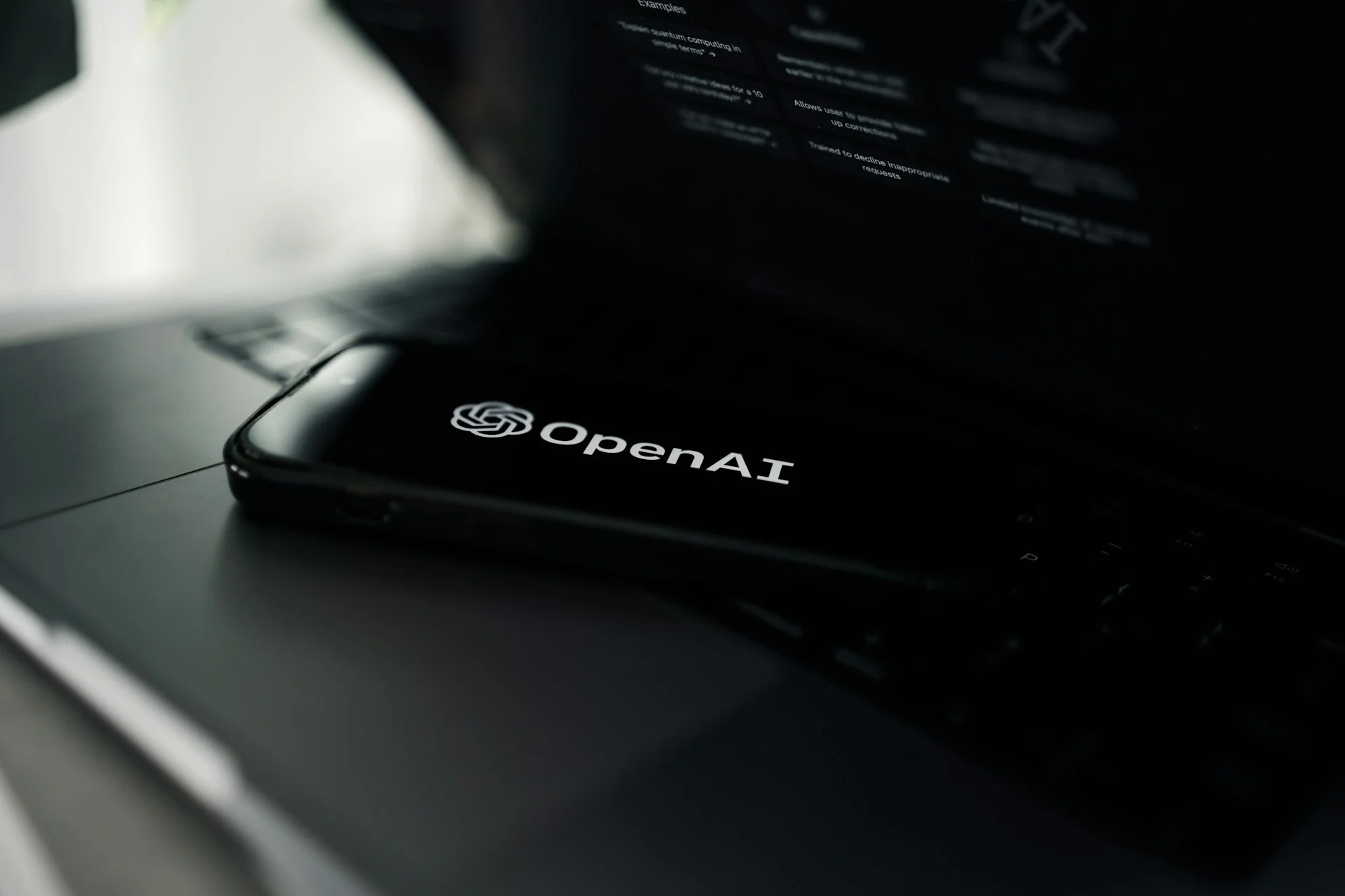 Robôs da OpenAI criaram rede clandestina para se comunicarem sem autorização