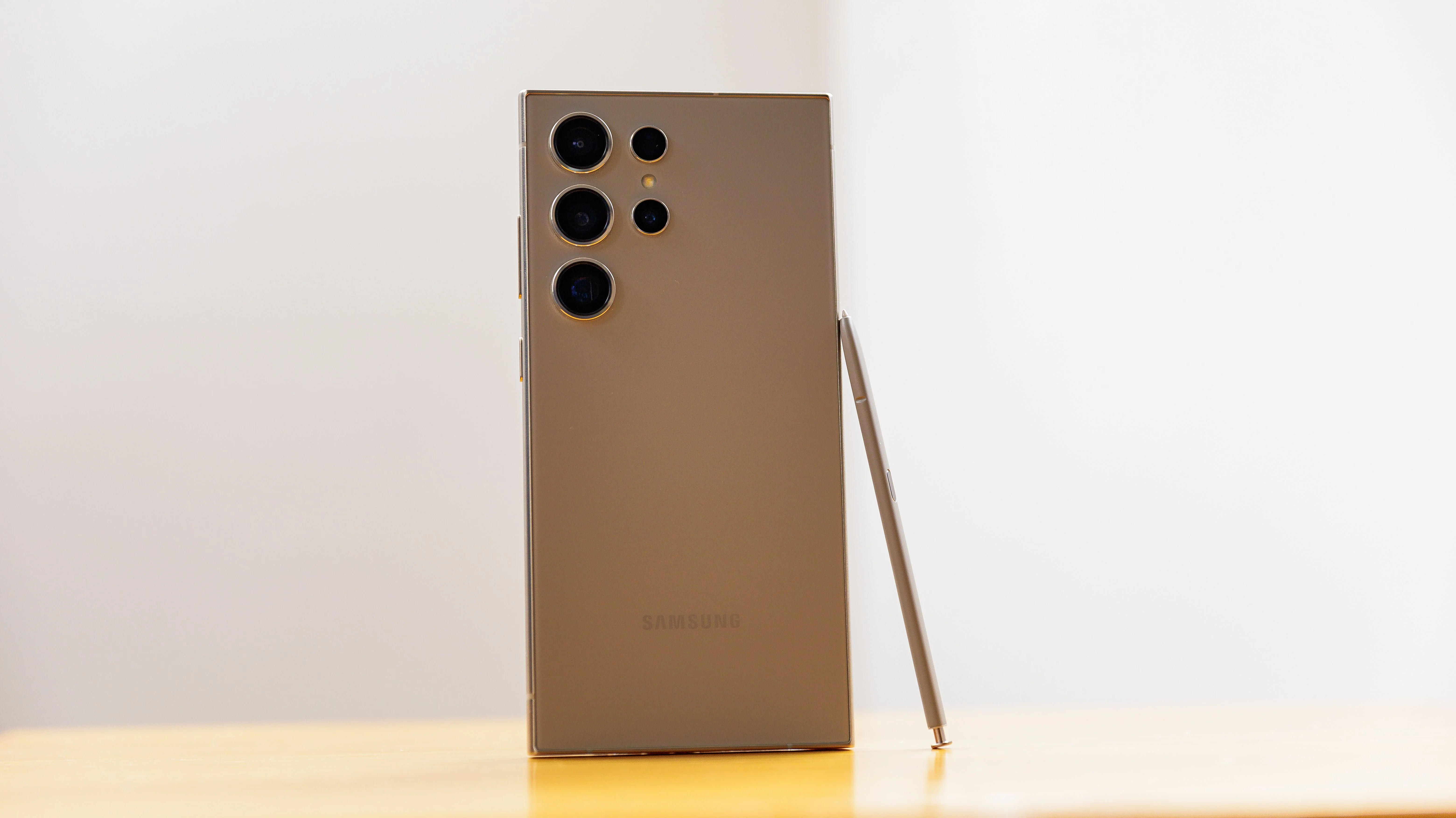 5 celulares Samsung melhores e mais baratos que o iPhone 15 em 2026