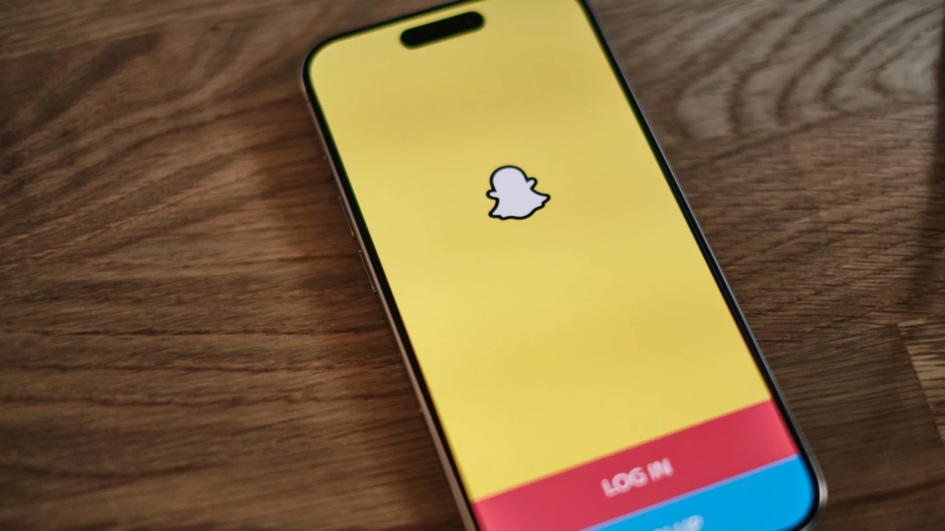 Homem é preso por invadir contas do Snapchat e roubar nudes