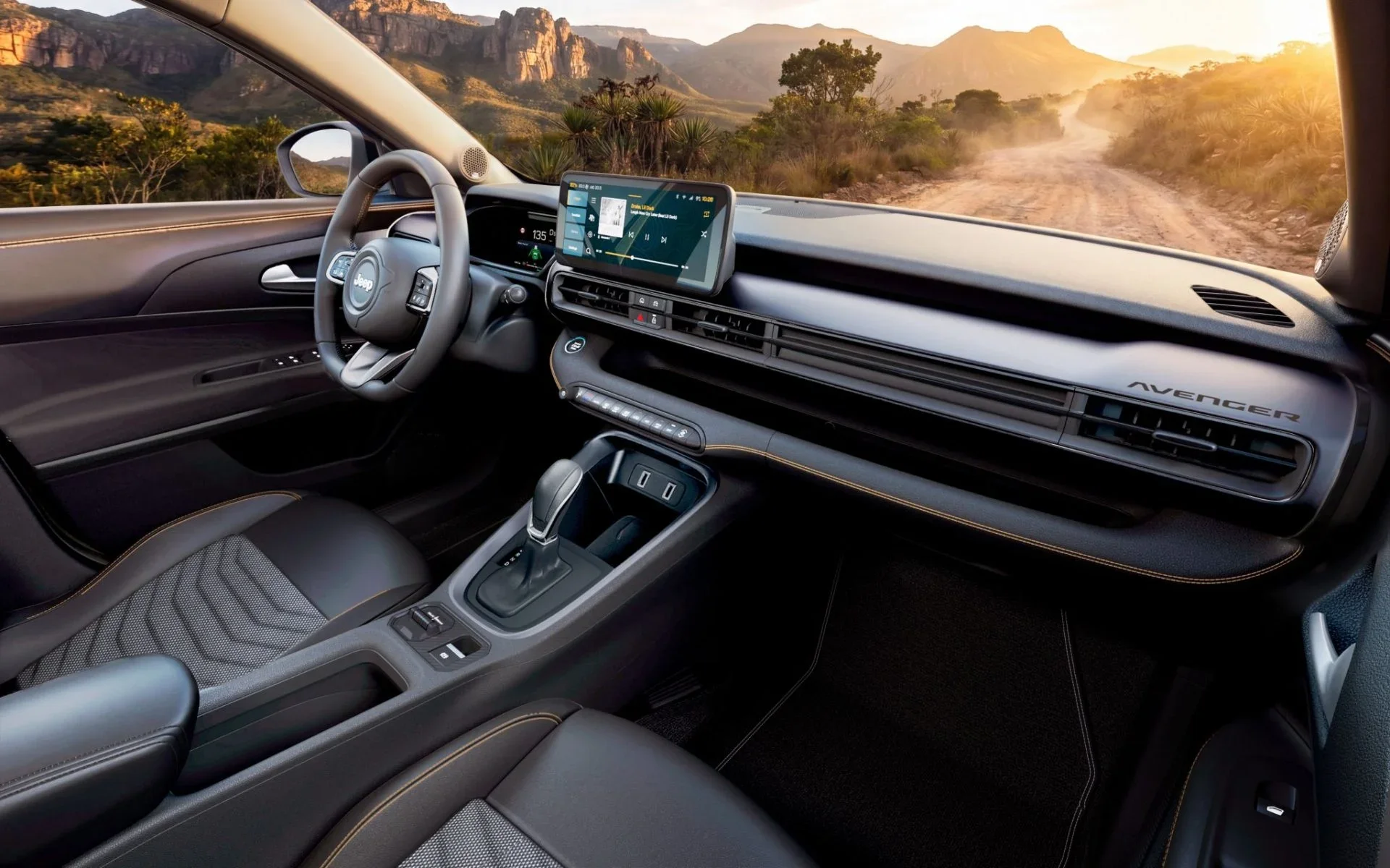 Jeep lança edições comemorativas de SUVs com ChatGPT e motor híbrido-leve