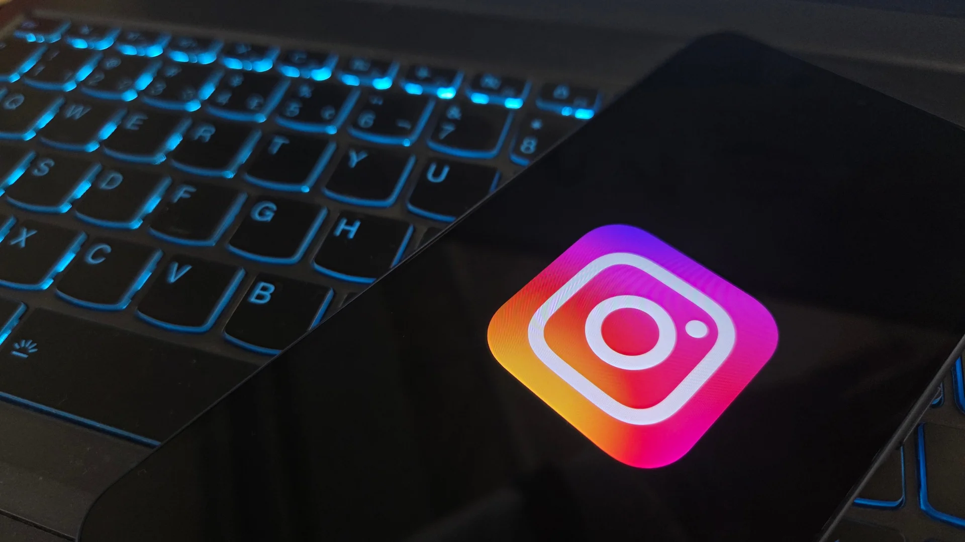 Quando novas regras e restrições do Instagram e Facebook vão começar no Brasil?