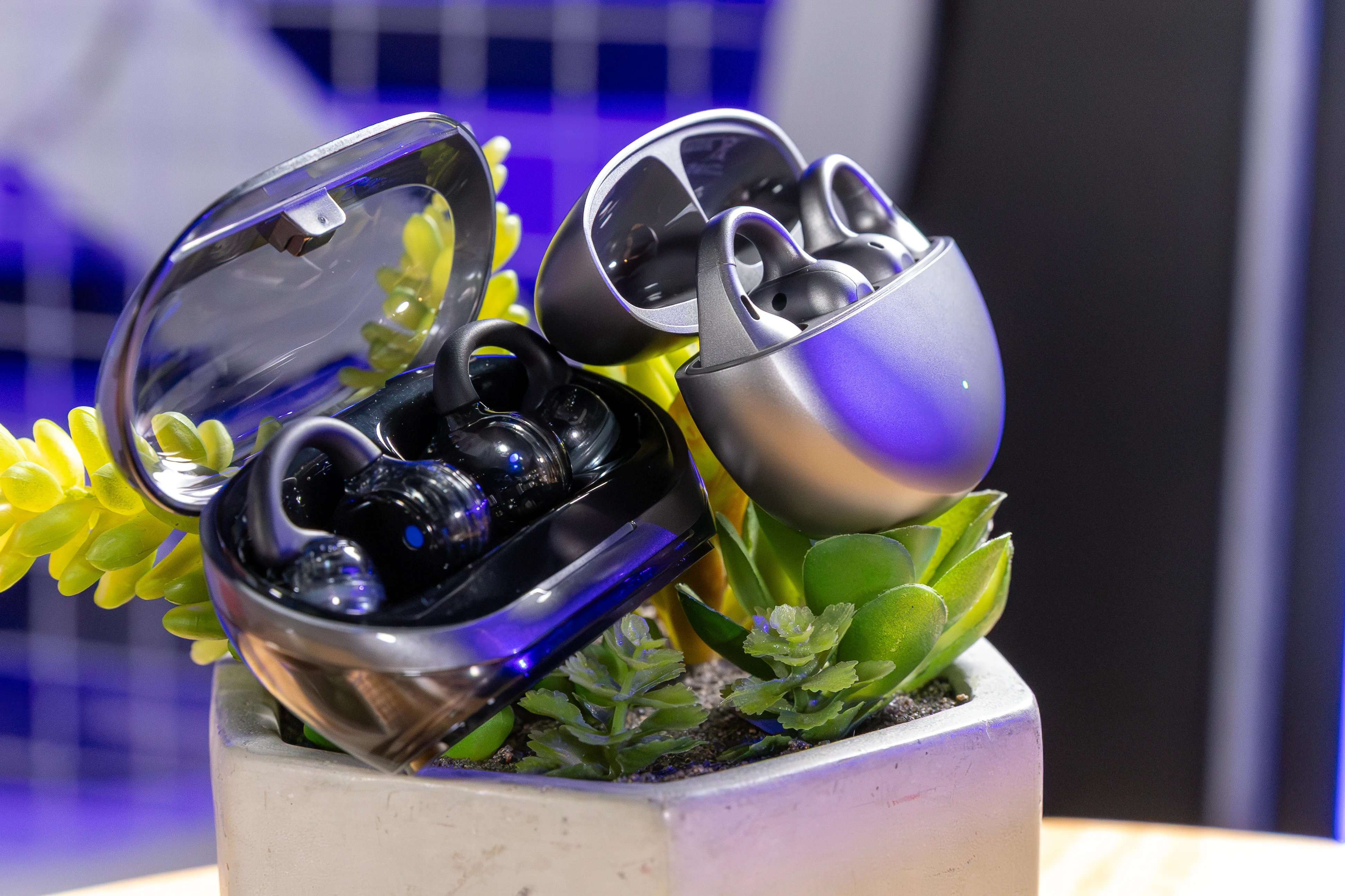 JBL SOUNDGEAR e OPPO ENCO CLIP 2
