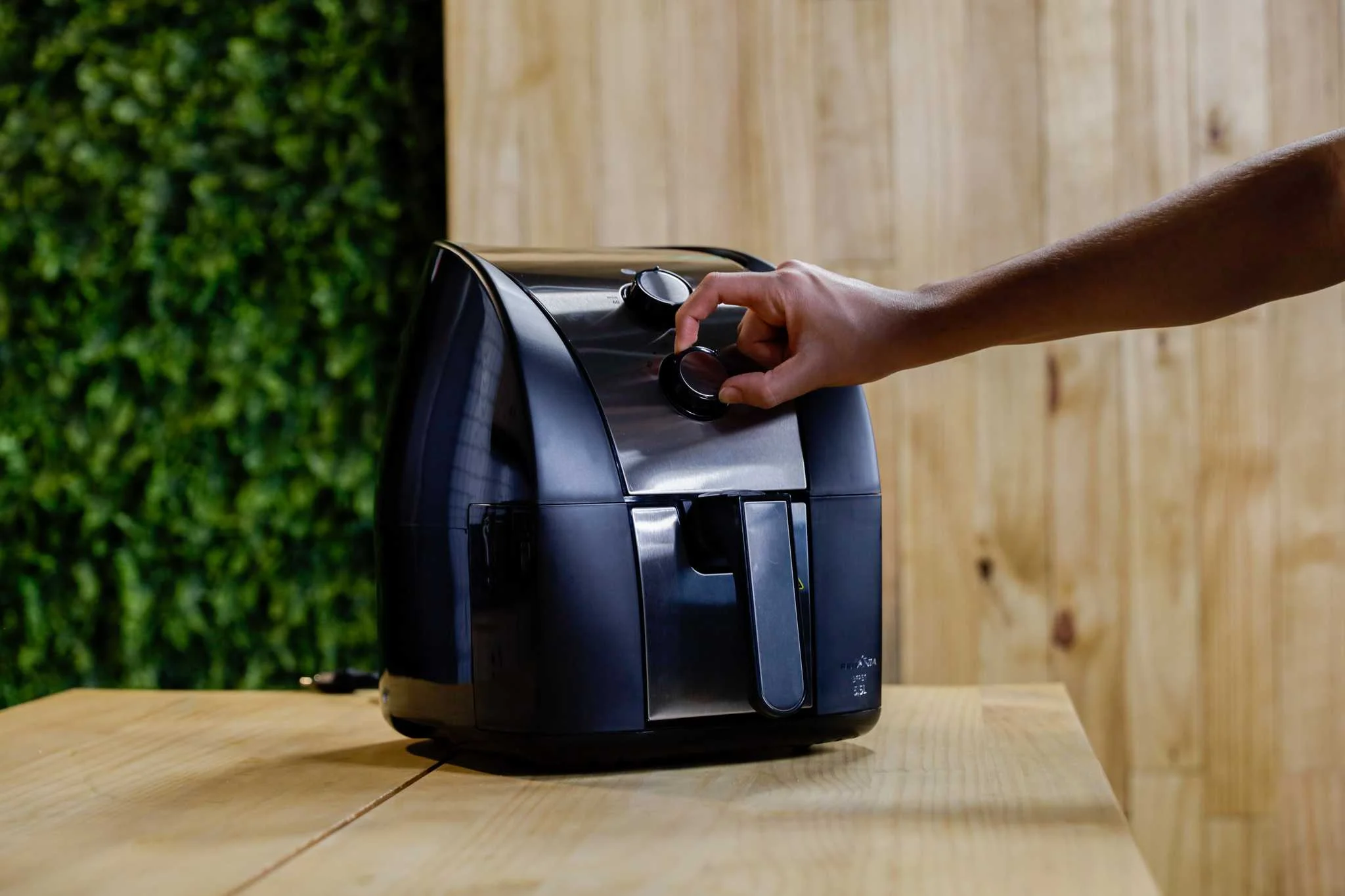 Britânia Air Fryer BRF51 Botão de Temperatura