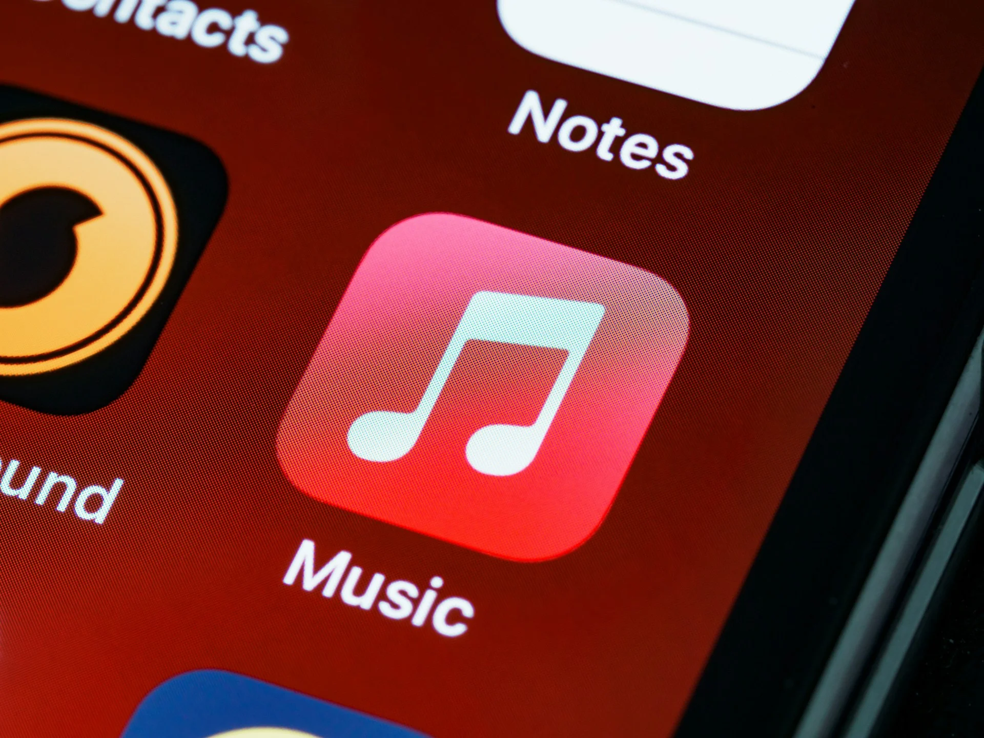 Apple Music cede à pressão de gravadoras e vai dedurar músicas feitas por IA