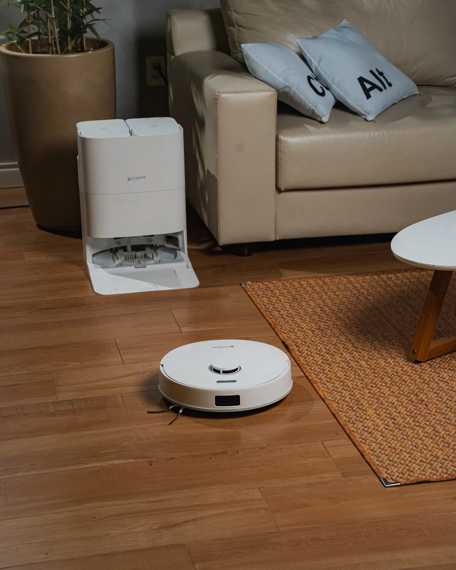 Robô aspirador com base autolimpante vale a pena? Entenda como funciona