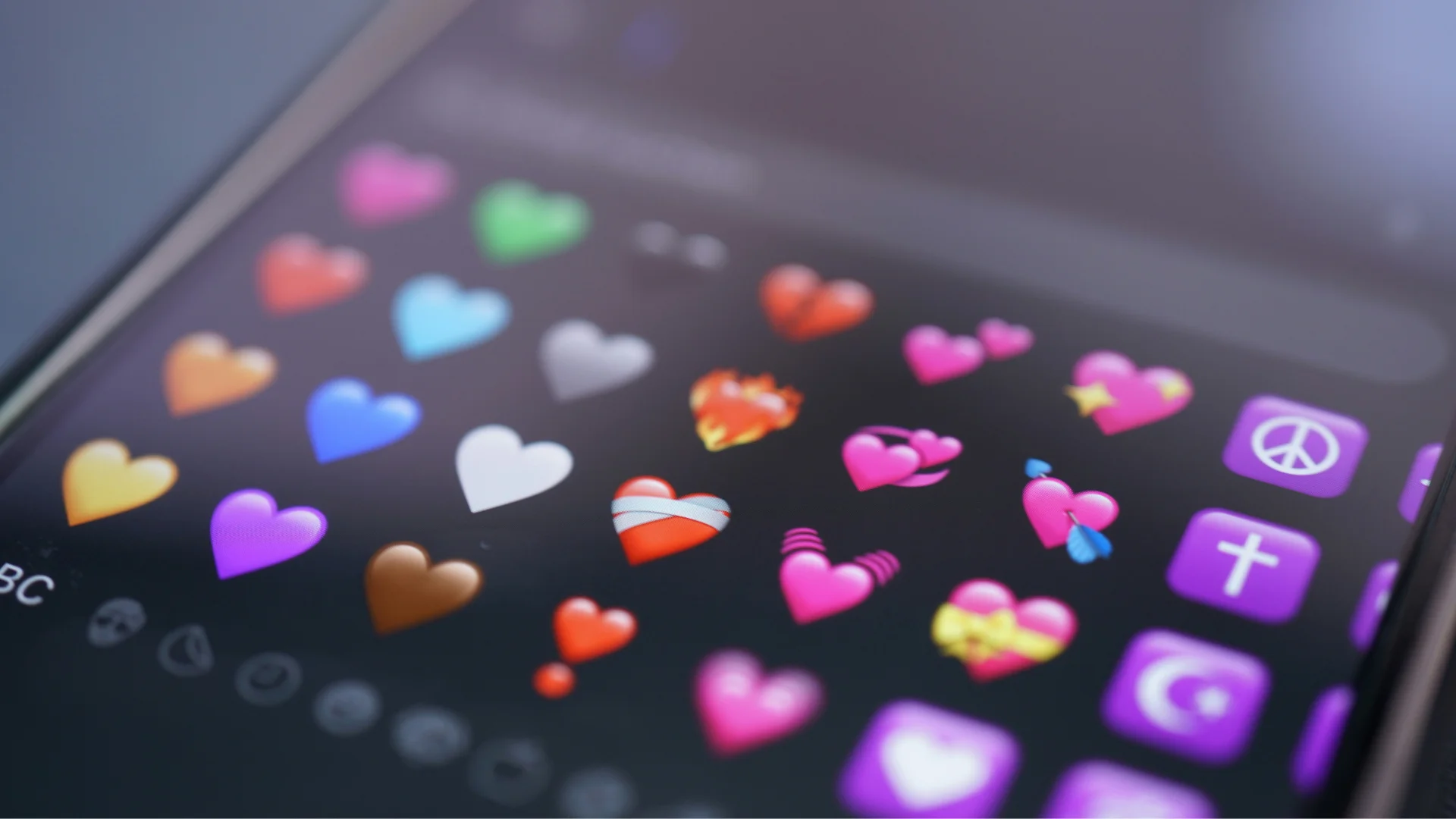 O que é chatfishing? Entenda o fenômeno do uso de IA nos apps de namoro