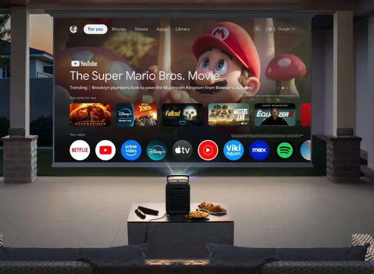 Novo projetor com Google TV promete cinema ao ar livre até durante o dia