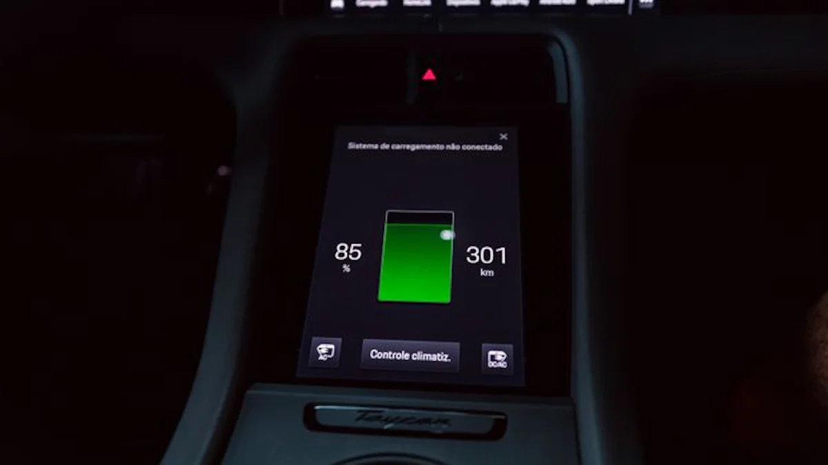 Como o carro elétrico sabe exatamente quanta carga tem?