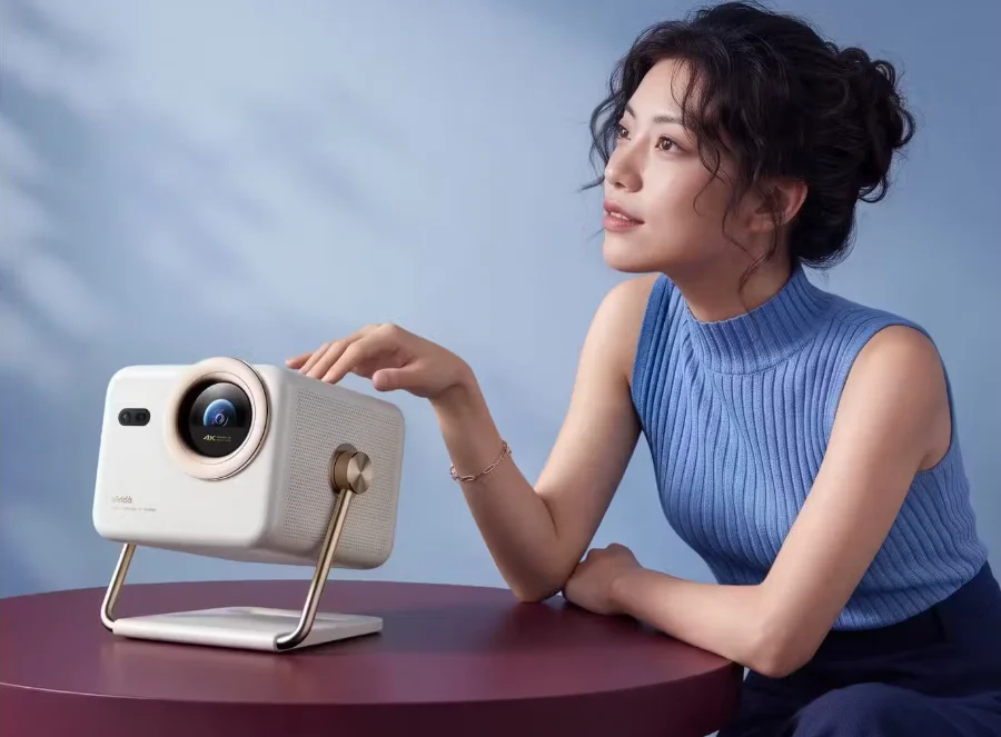 Hisense lança projetor 4K que gira 360° e pode criar tela de até 150 polegadas