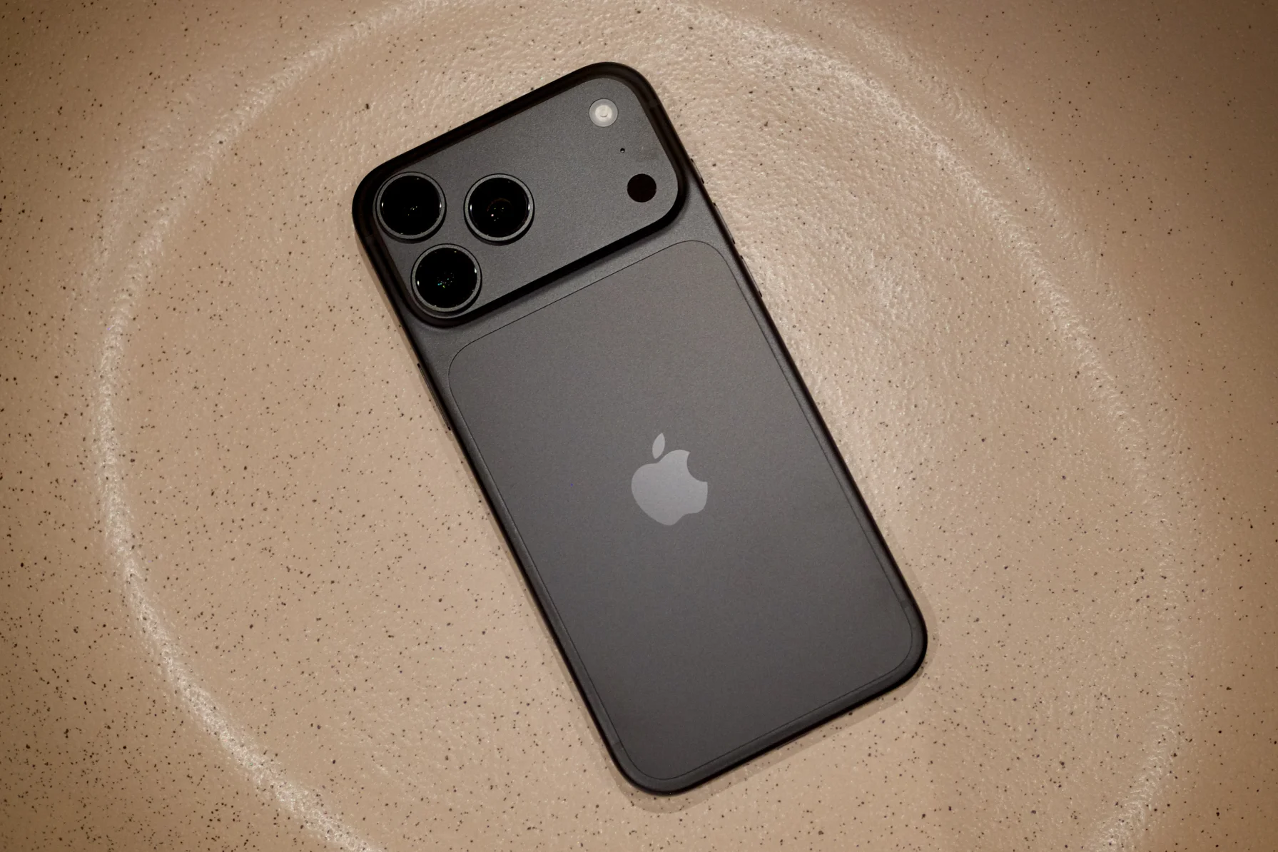 iPhone 20 Pro pode ter a tela mais ousada da Apple, segundo vazamento