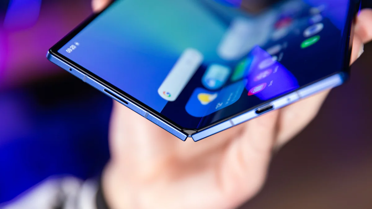 Mais resistência! Dobrável da Samsung vai estrear tela especial de titânio; veja