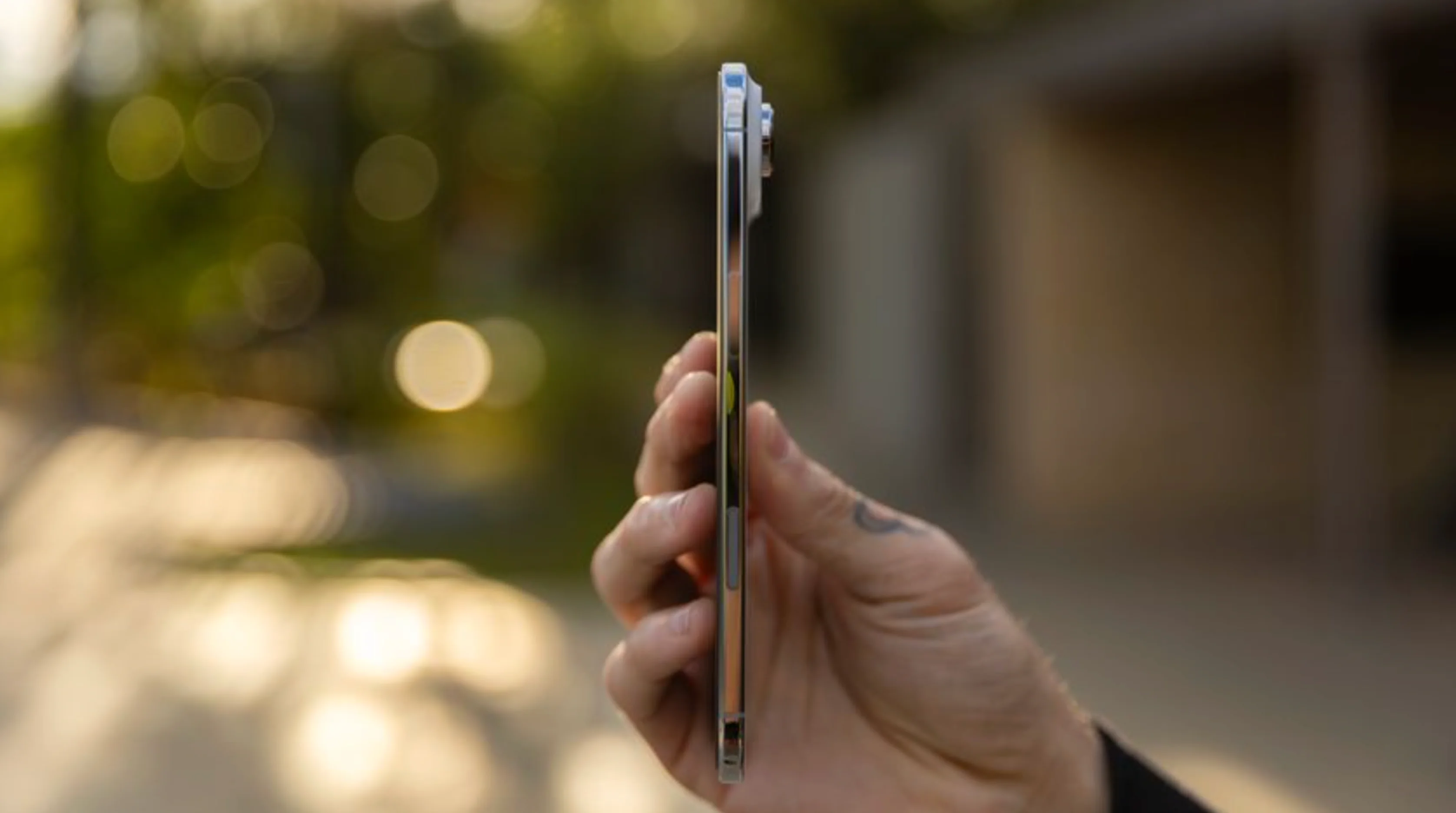 iPhone Air de 512 GB: preço do ultra fino da Apple derrete no Mercado Livre