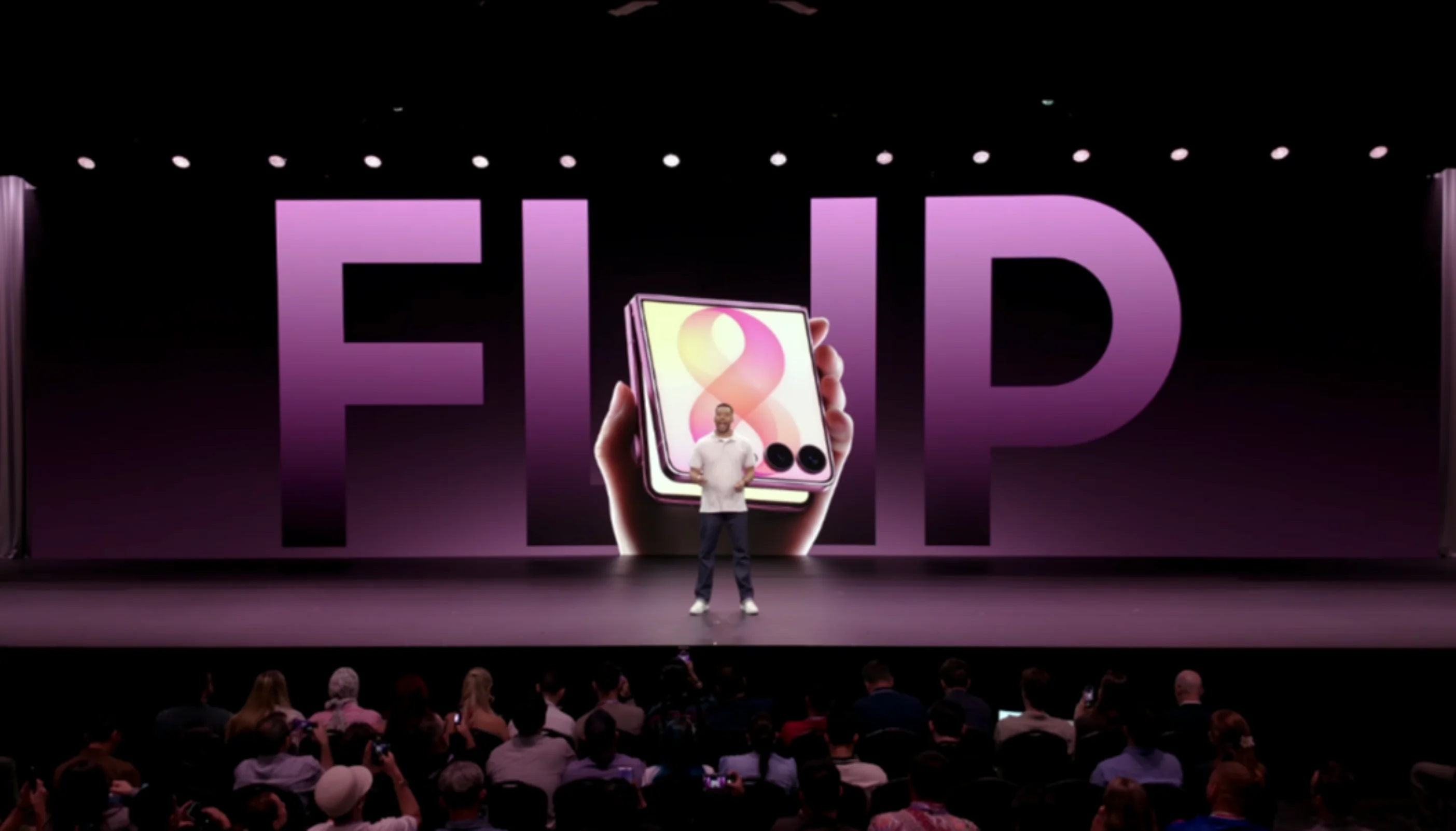 Samsung destrói pior limitação do Galaxy Z Flip e desafia Motorola