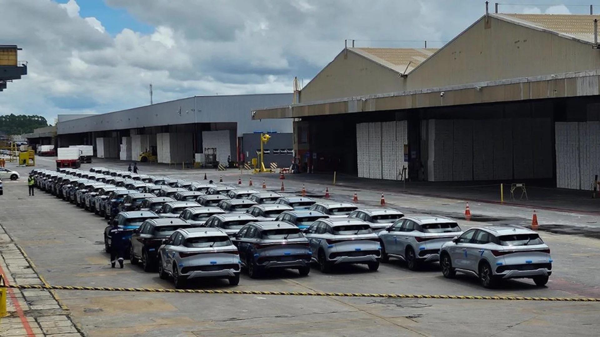Entenda: Brasil é o país que mais importa carros da China em 2026
