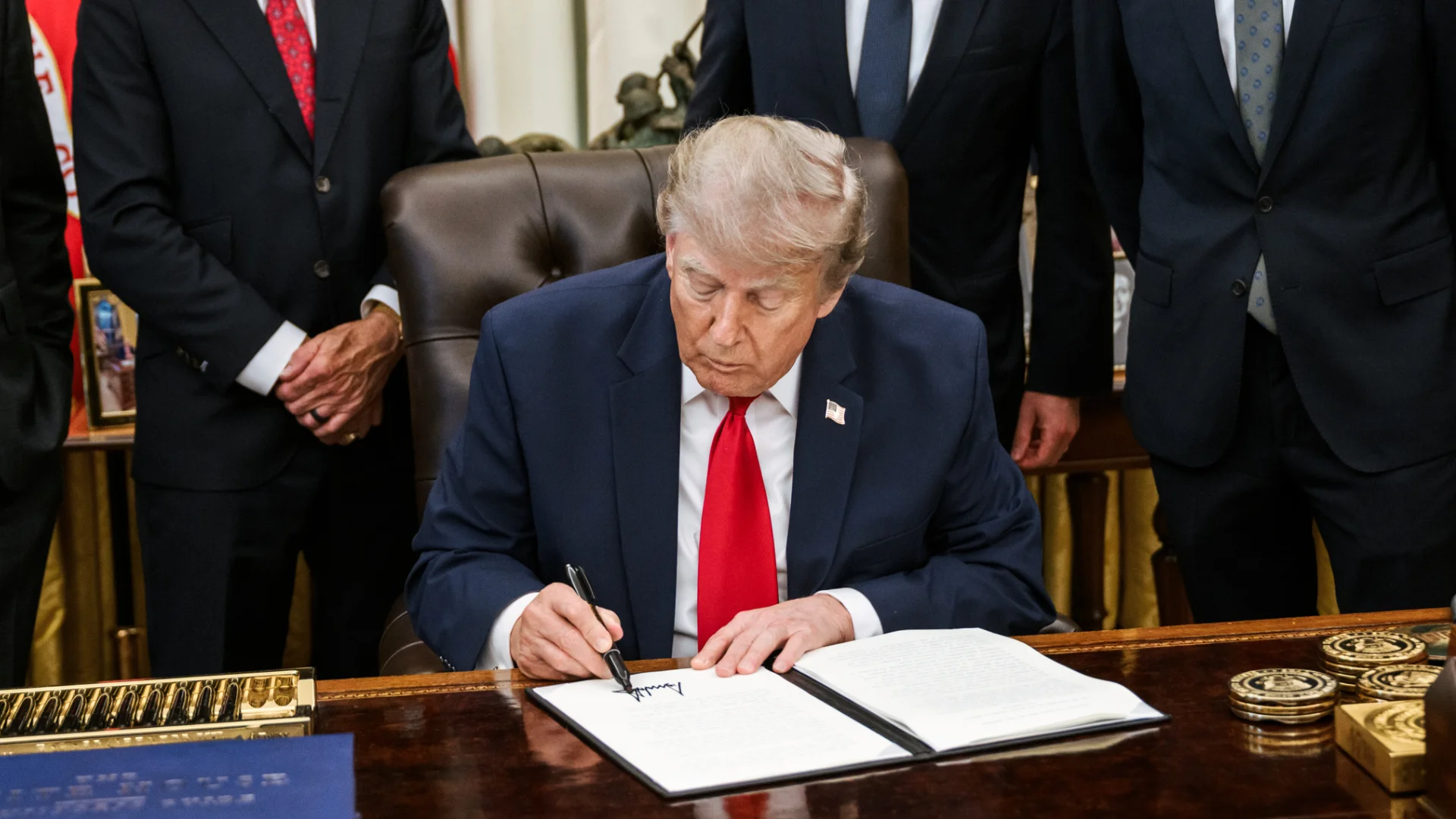 Trump libera empresas privadas para "ataque hacker" contra crime internacional