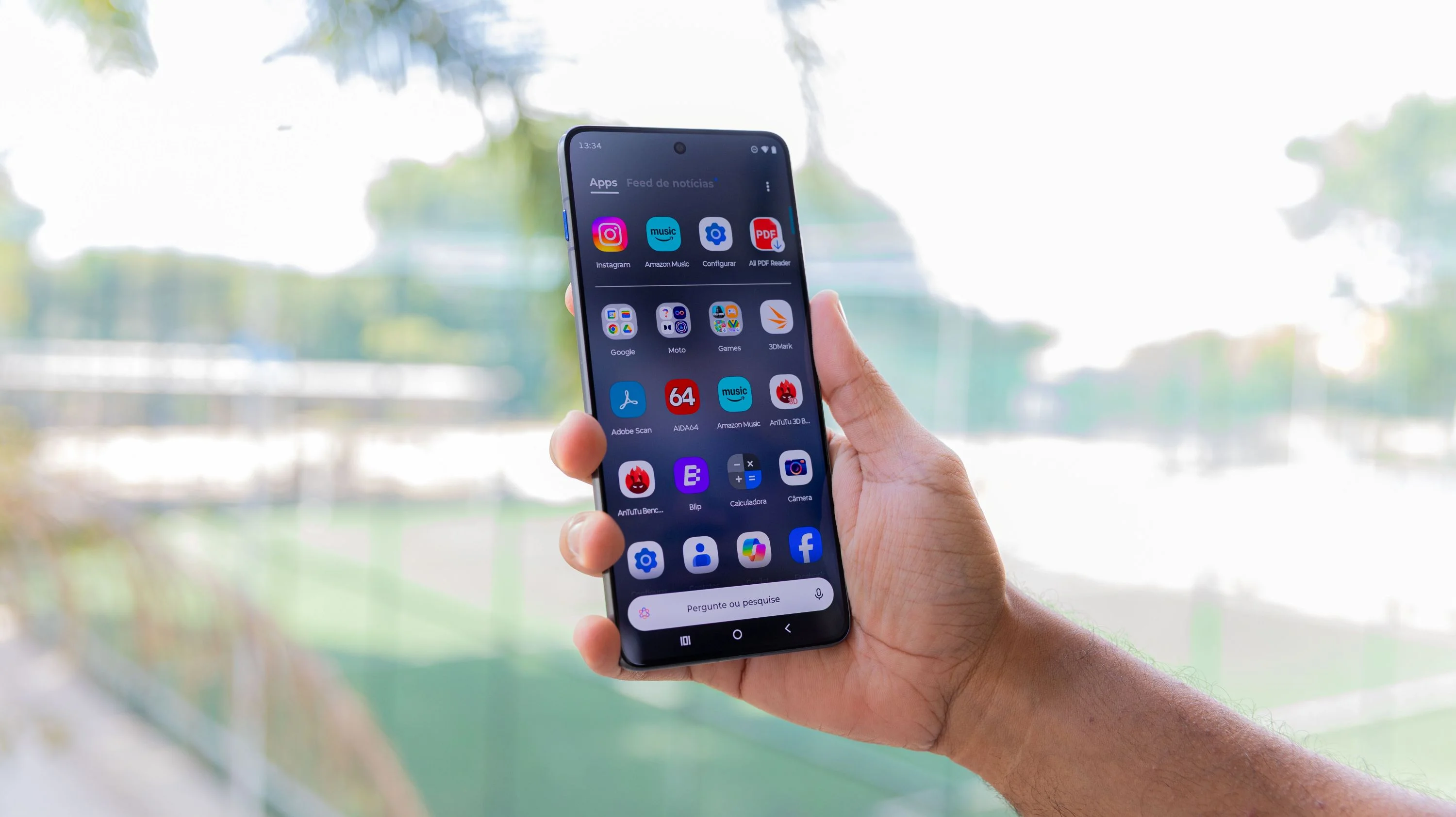 "iPhone Air da Motorola" aparece com preço no chão em promoção da Shopee