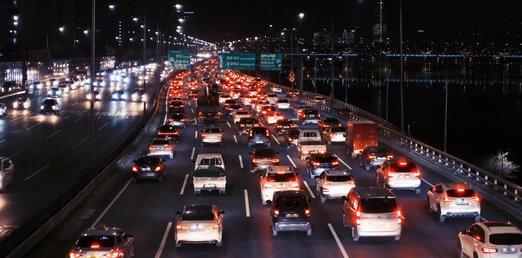 Você usaria? Projeto de lei quer criar a "luz do obrigado" para os carros