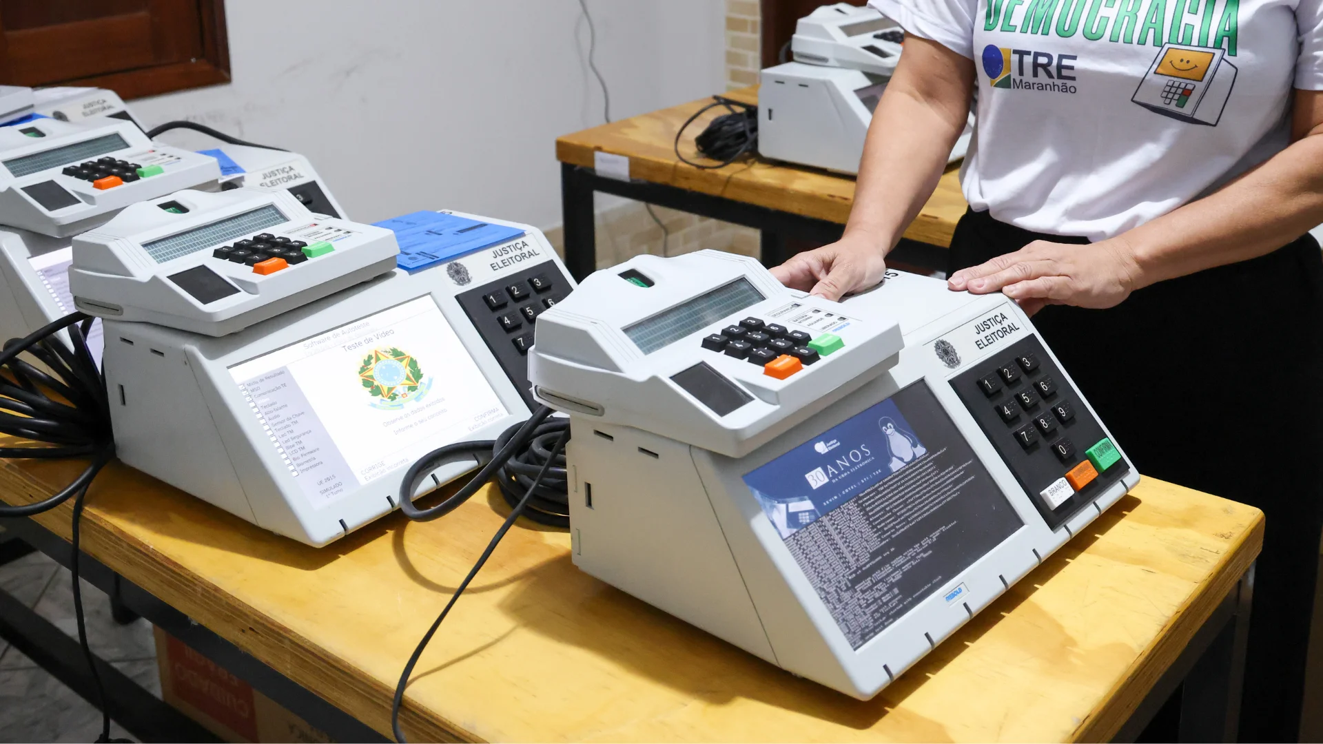 2 - TSE acompanha lacra&ccedil;&atilde;o das urnas para elei&ccedil;&atilde;o simulada no Maranh&atilde;o