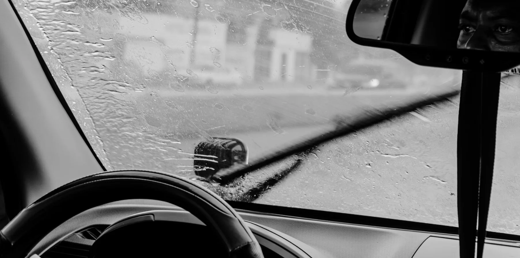 Como desembaçar o vidro do carro no frio sem ligar o ar-condicionado
