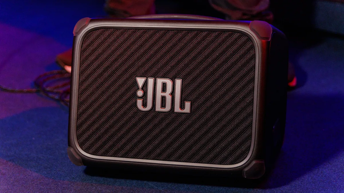 01-JBL_BANDTRIO