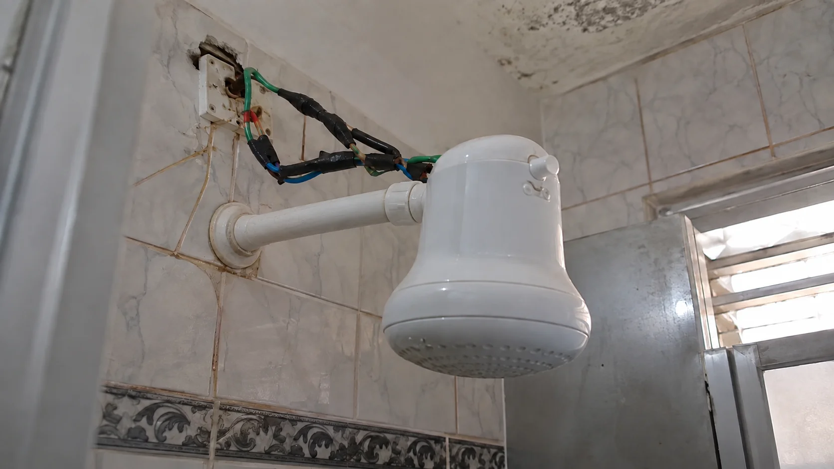 Chuveiro el&eacute;trico mal instalado