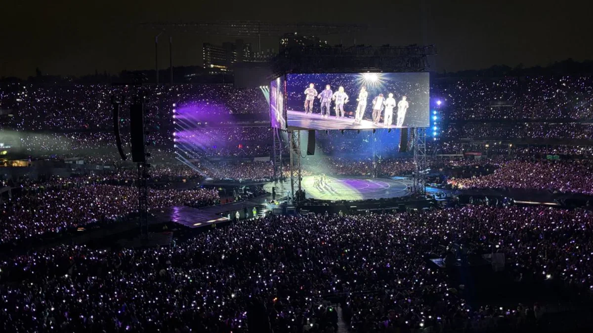 Show do BTS: por que quem estava na pista ouviu a arquibancada cantar “atrasada”?