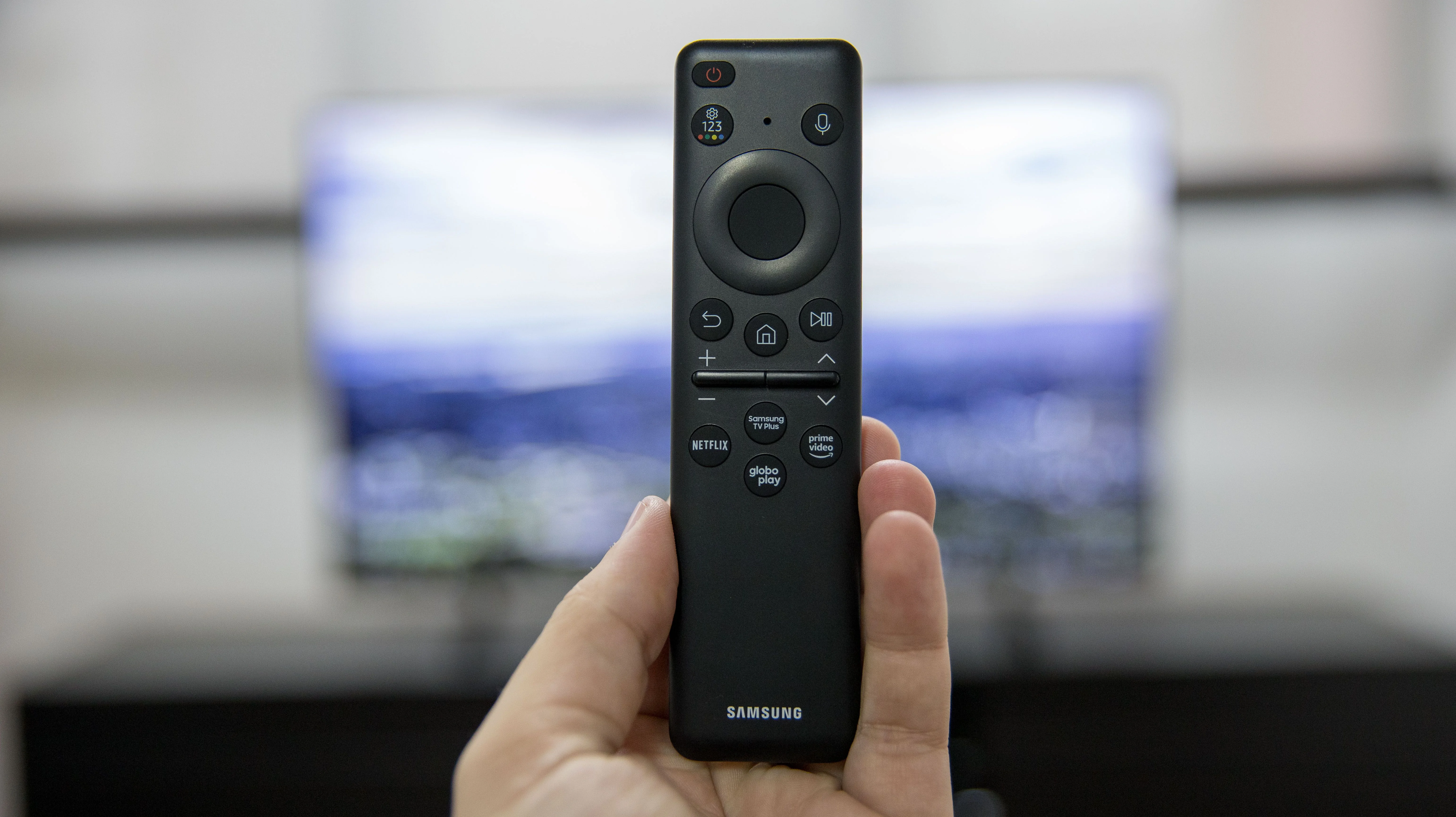Temporais e TVs: o que realmente coloca seu aparelho em risco durante raios