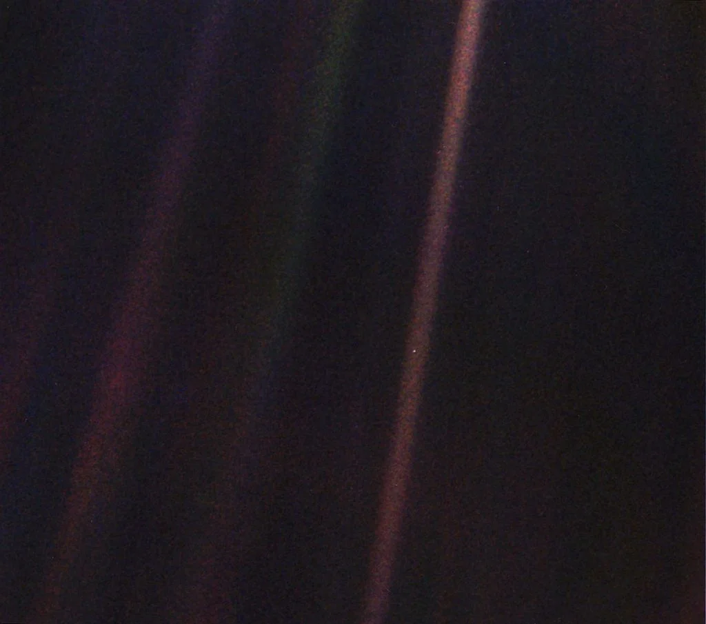 Sonda Voyager 1 da NASA vai ficar a 1 dia-luz da Terra; entenda