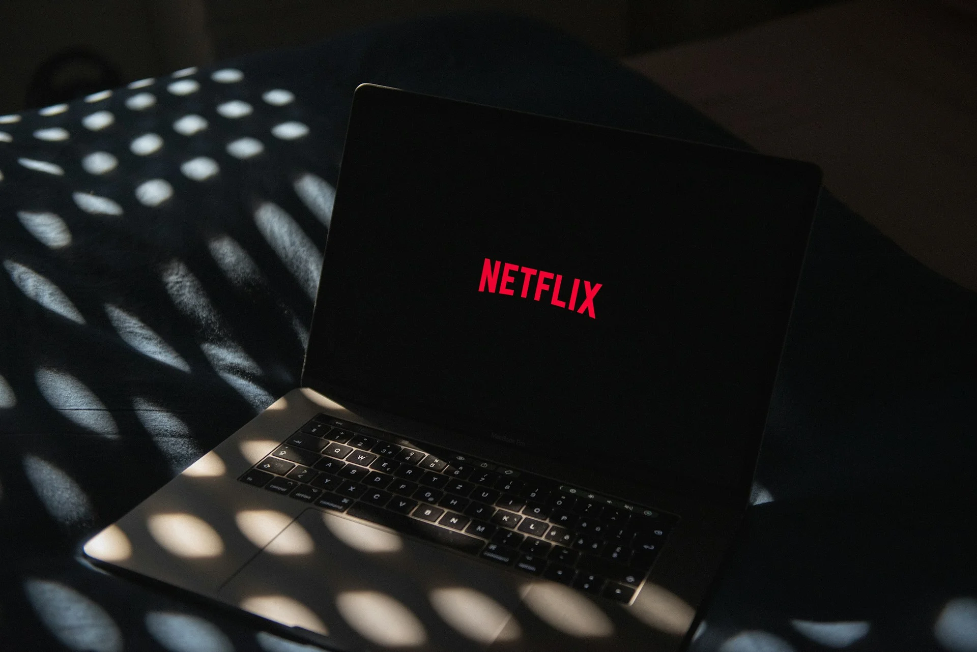 Com medo da Netflix, YouTube começa a pressionar influenciadores