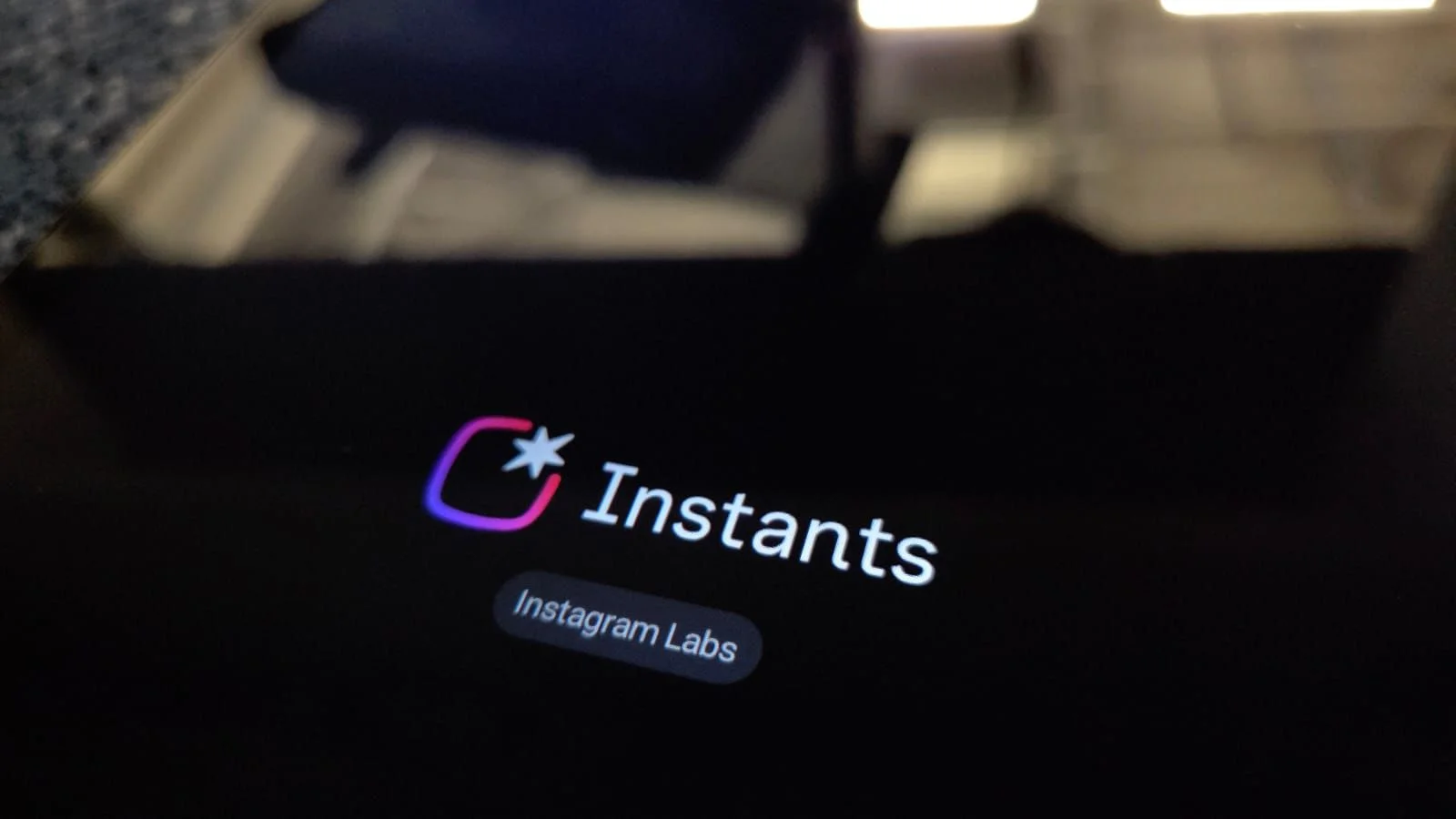 Instagram virou BeReal? App deixa usar duas câmeras ao mesmo tempo no Instants