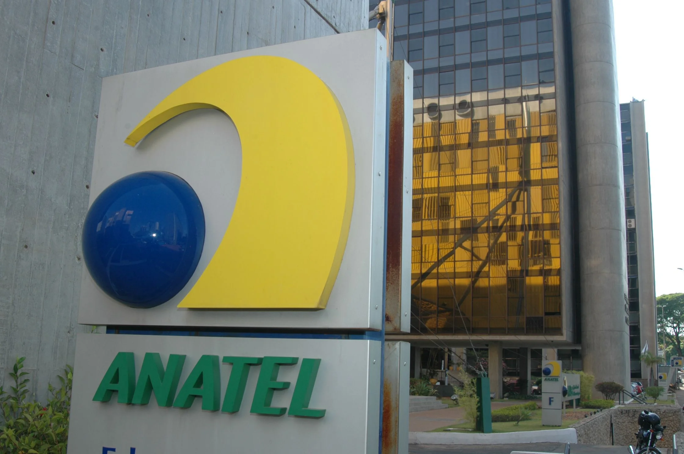 Anatel pode derrubar 13 mil operadoras regionais irregulares