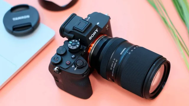 Câmera Sony com lente da Tamron