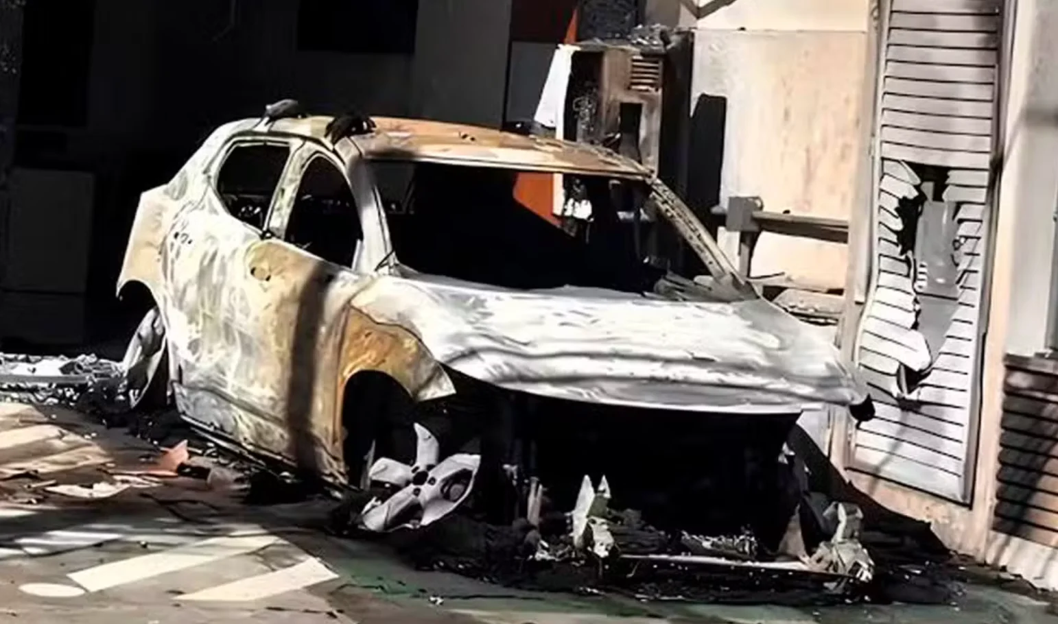 Recall de Volvo EX30 por falha grave na bateria trava no Brasil e vira pesadelo logístico