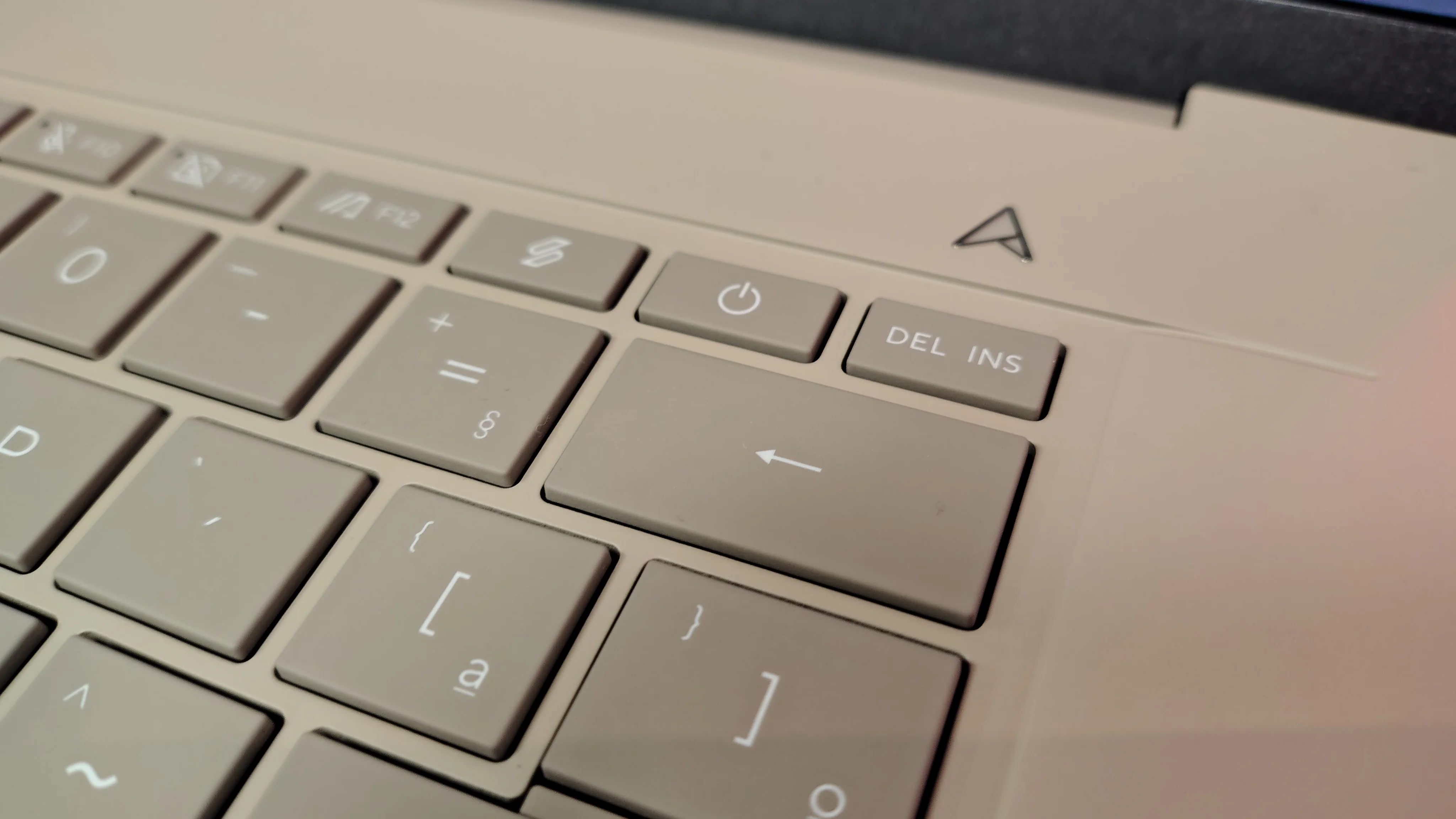 ASUS-Zenbook-A16-Img5