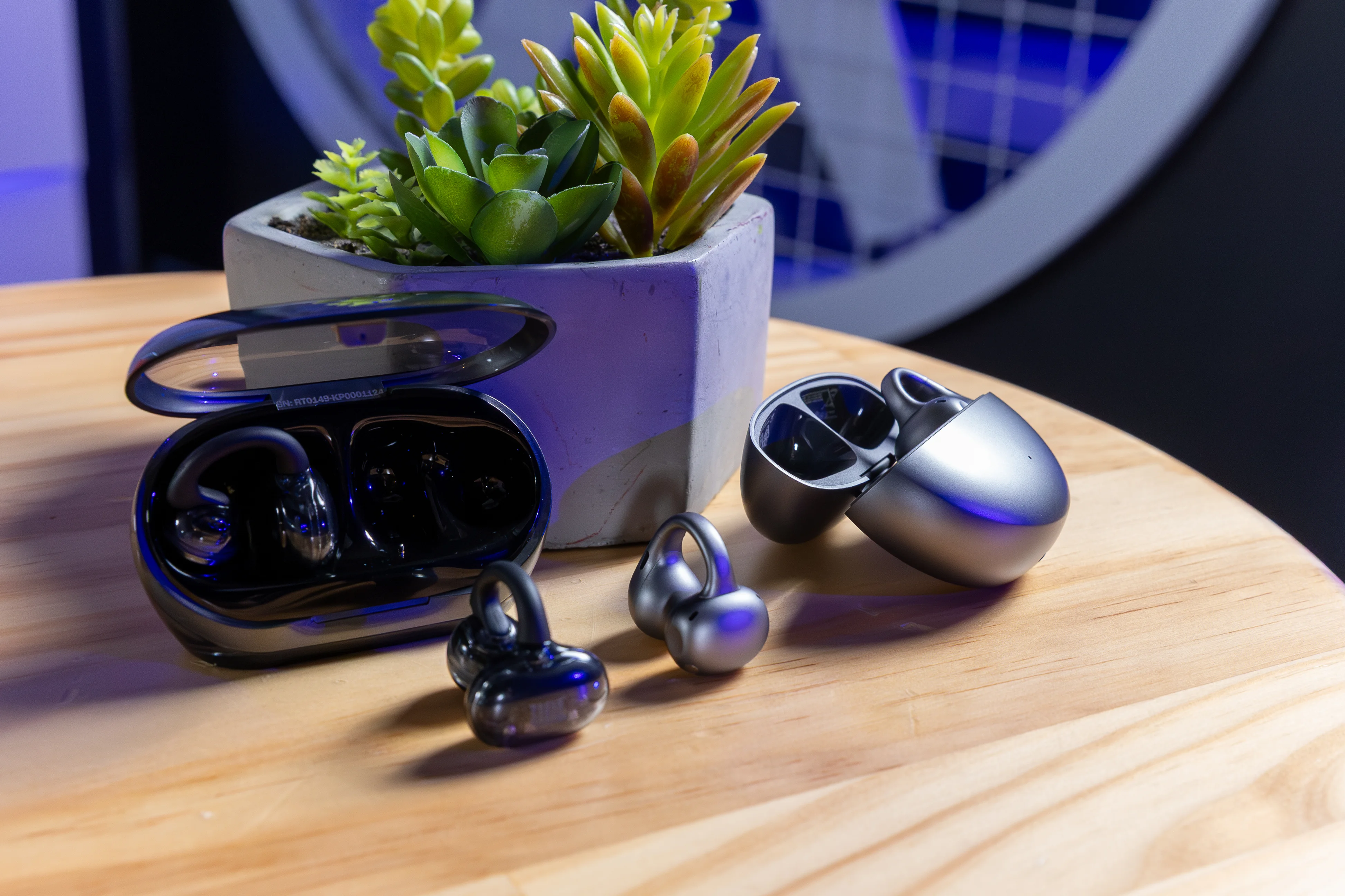 JBL SOUNDGEAR e OPPO ENCO CLIP 2