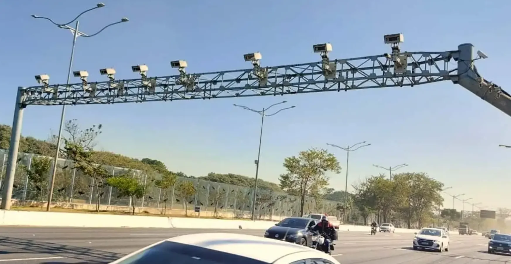 Vai dar multa? ANTT inicia novos testes com radares de velocidade média