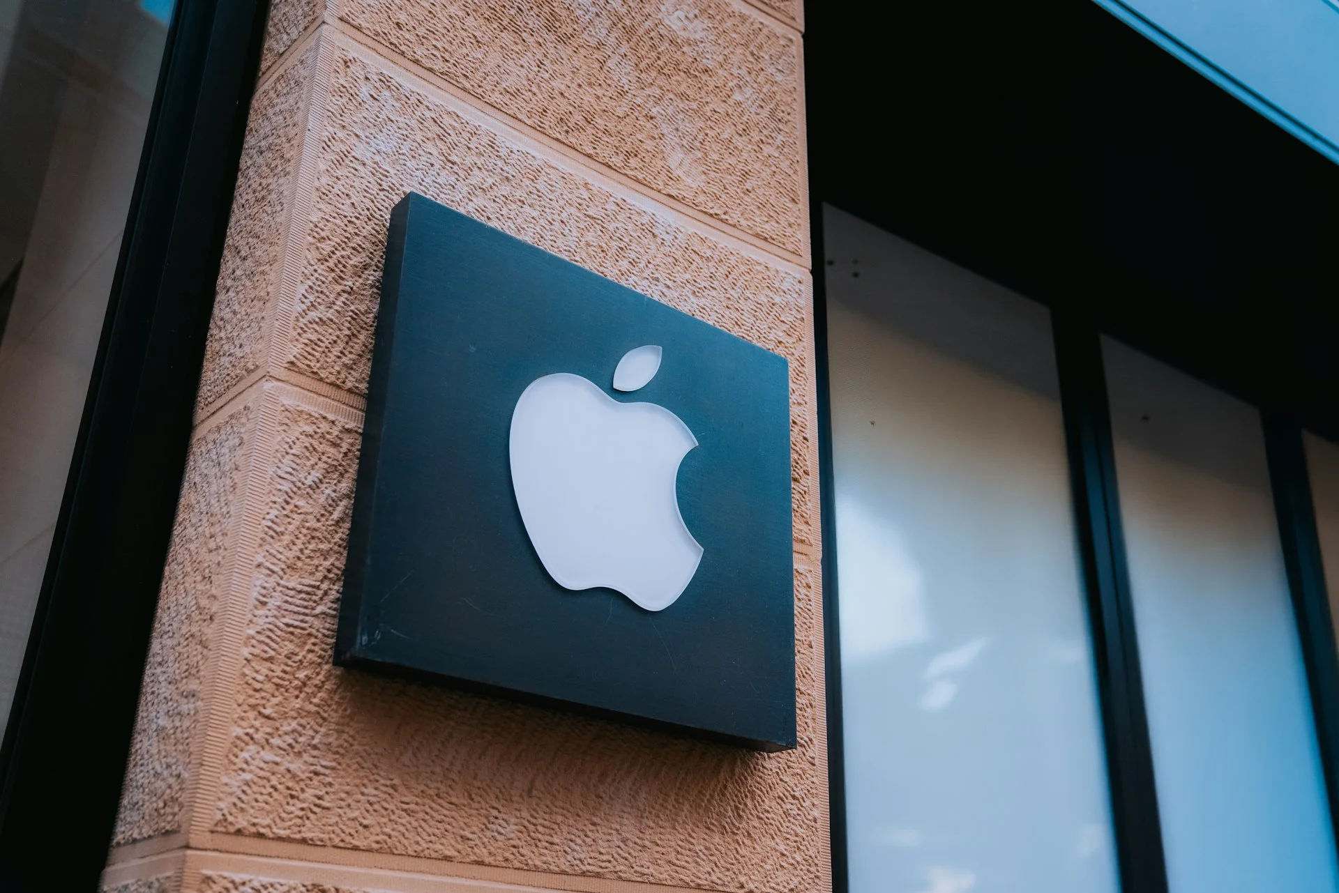 Espionagem? Apple começa a usar IA para gravar atendimento em lojas