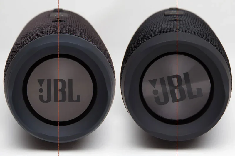 JBL com logo desalinhado