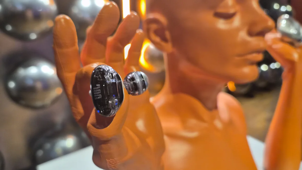 JBL lança novos fones das linhas Live e Soundgear no Brasil; conheça
