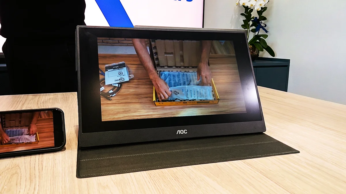 AOC aposta em monitor portátil no Brasil com tela Full HD e preço competitivo